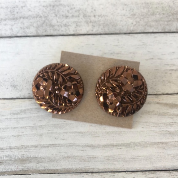 Vintage clip on earrings - Picture 2 of 8